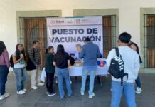 Crece demanda de vacuna contra el sarampión en el Centro; se forman largas filas en Palacio de Gobierno