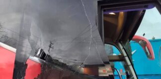 Caos y confrontaciones en Oaxaca: #bloqueos escalan con agresiones y toma de autobuses