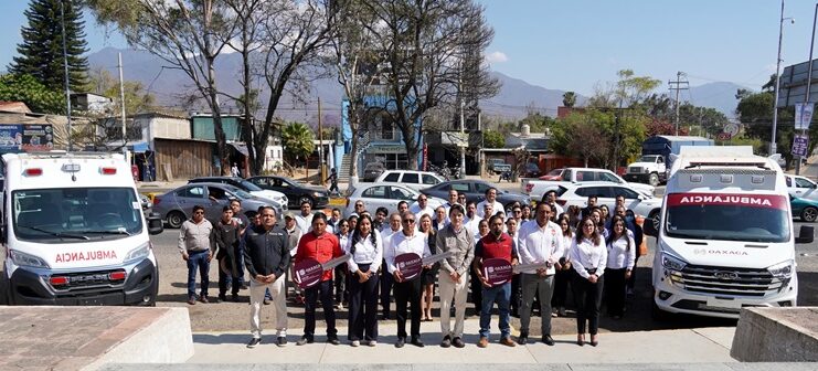 Fortalece Gobierno del Estado atención prehospitalaria con entrega de ambulancias