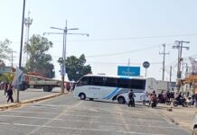 Habitantes de colonia González Guardado inician bloqueo en la Y griega por falta de respuesta del municipio de Zaachila