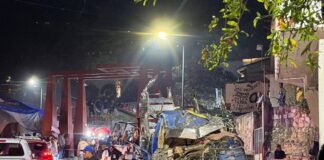 Confirman cuatro muertos por accidente de camión en Guelatao; continúan peritajes