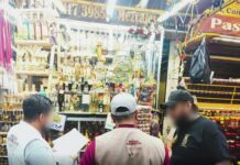 Aseguran mezcal que contenía animales en el Mercado de Abastos