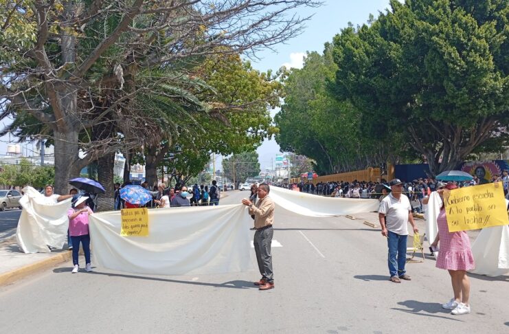 STEUABJO bloquea Avenida Universidad por demanda de terreno