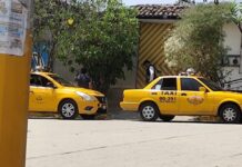 Roban taxi del sitio ADO, agreden a chofer con arma blanca en Oaxaca; hay detenidos