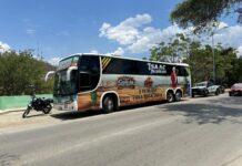 Recuperan camión robado de banda musical en operativo en la capital de Oaxaca; hay detenidos