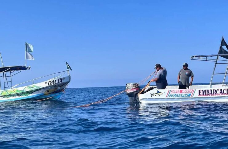 ¡Rescate en altamar! Salvan a pescadores a la deriva frente a Puerto Escondido