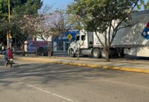 ¡Sigue el caos vial! PAAEs prolongan bloqueo en Avenida Universidad y colapsan la zona