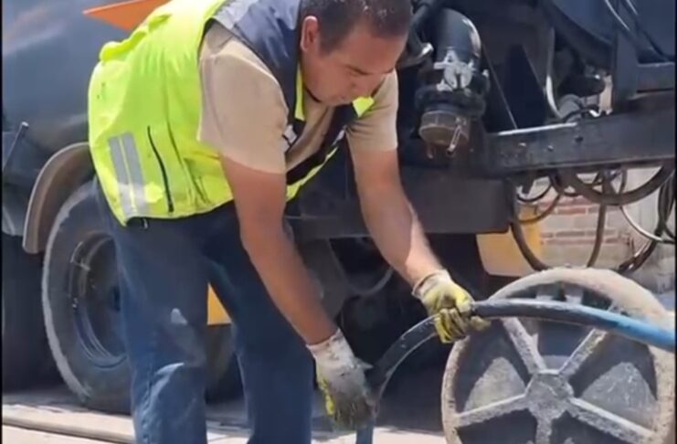 Realizan trabajos de desazolve en la colonia Santa Cecilia para prevenir afectaciones