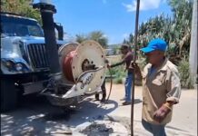 Desazolvan red de drenaje en Candiani para prevenir riesgos sanitarios