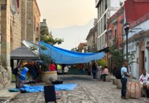 Inicia paro indefinido de la Sección 22; maestros marchan del Monumento a Juárez al Zócalo de Oaxaca