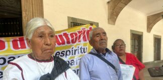 Hijas desalojan a sus propios padres y los dejan en la calle en Tamazulápam del Espíritu Santo