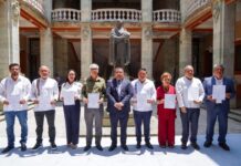 Presenta Farid Acevedo a su equipo en la Rectoría de la UABJO