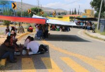 Sección 22 acuerda bloqueos en el Aeropuerto y la Planta de Pemex en su segundo día de paro