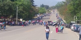 Inician maestros bloqueos en Oaxaca en su tercer día de paro