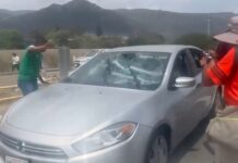 Maestros se repliegan de bloqueo en Mitla; dejan unidades destrozadas tras jornada de tensión