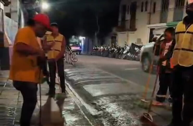 Mantiene Gobierno Municipal labores nocturnas de limpieza y mantenimiento en Oaxaca de Juárez