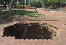 Reportan peligroso socavón en el Parque del Amor; piden atención urgente al Municipio de Oaxaca