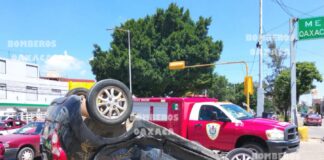 Fuerte accidente, automóvil vuelca sobre avenida Símbolos Patrios