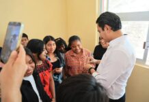 Ray Chagoya entrega nueva aula en secundaria de Pueblo Nuevo para fortalecer la educación
