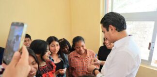 Ray Chagoya entrega nueva aula en secundaria de Pueblo Nuevo para fortalecer la educación