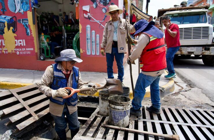 Refuerza Gobierno de Oaxaca limpieza del drenaje pluvial en el Centro Histórico