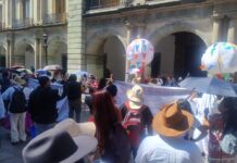 Trabajadores del SUTCSEIIO realizan marcha – calenda en la capital para exigir la salida de René Vásquez Castillejos