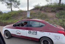CARAVANA DE TRANSPORTISTAS COLAPSA LA CARRETERA TLAXIACO-OAXACA; VAN A LA CAPITAL PARA EXIGIR AUMENTO A LA TARIFA