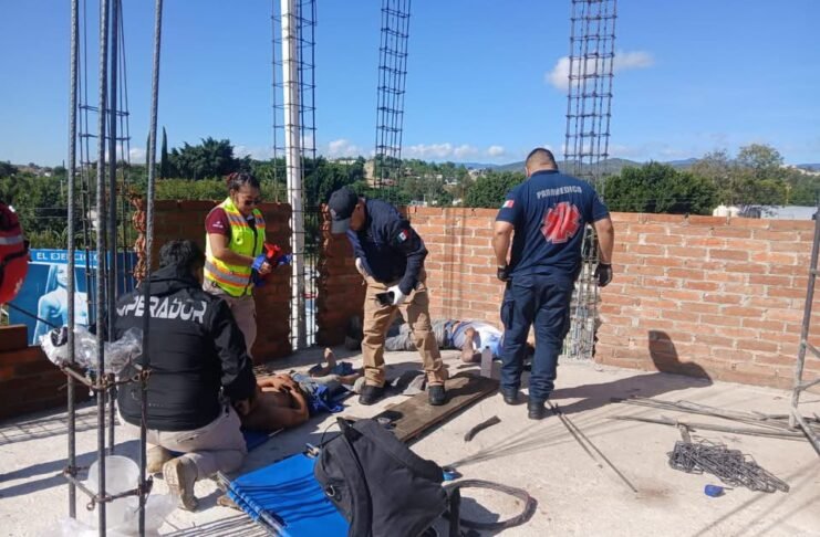 Albañil muere electrocutado y dos trabajadores más resultan gravemente heridos
