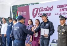 Ray Chagoya fortalece y dignifica la labor de la policía de Oaxaca de Juárez con 27 ascensos y entrega de uniformes