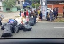 Vecinos bloquean por minutos el paso al Cerro del Fortín por conflicto con recolección de basura