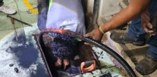 Desazolve para mantener en mejores condiciones el Zócalo capitalino