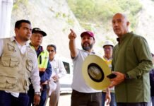 Jesús Romero y titular de SICT, Jesús Antonio Esteva, supervisan rehabilitación del Puente El Tornillo en la autopista Mitla-Tehuantepec