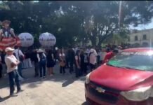 ¡Taxistas llevan su protesta hasta Palacio de Gobierno!