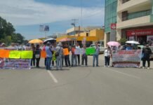 Jubilados mantienen la toma de sus oficinas del COBAO sobre Av. Universidad