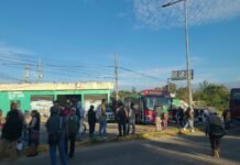 Nuevamente bloquean el paso en la Y en Zaachila