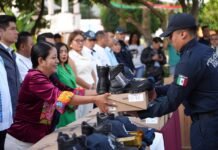 Fortalece Xoxocotlán a corporaciones municipales con entrega de uniformes