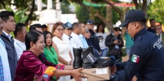 Fortalece Xoxocotlán a corporaciones municipales con entrega de uniformes