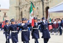 Con Desfile de Banderas, Oaxaca de Juárez fortalece el fervor patrio
