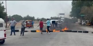 ¡JUCHITÁN ESTALLA TRAS LA DETENCIÓN DE SU EDIL! BLOQUEAN EL CANAL 33 Y QUEMAN LLANTAS