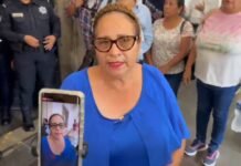 Jubilados toman sus oficinas del COBAO sobre Av. Universidad y protestan en Palacio de Gobierno