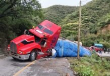 ¡SALIDA DE CAMINO BLOQUEA LA CARRETERA 182! HABILITAN VÍA ALTERNA