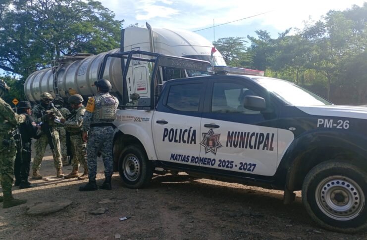 Asegura Policía Estatal pipa con hidrocarburo presuntamente ilegal en el Istmo