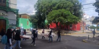 Marchan normalistas en la Ciudad de Oaxaca por el 2 de octubre