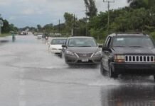 En Huatulco ponen a consideración de escuelas la suspensión de clases por lluvias
