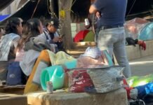 Maestros empiezan a levantar su plantón del zócalo