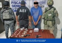 Fiscalía de Oaxaca ejecuta cateo en San Juan Guelavía; asegura drogas, armas y detiene a una persona