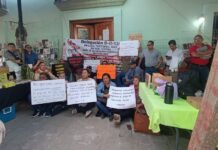 Toman edificio de la Sección 22 para exigir pago de horas laboradas desde 2006