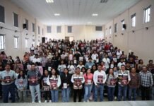 Tania Caballero lleva a Villa Sola de Vega el diálogo sobre la nueva Constitución de Oaxaca