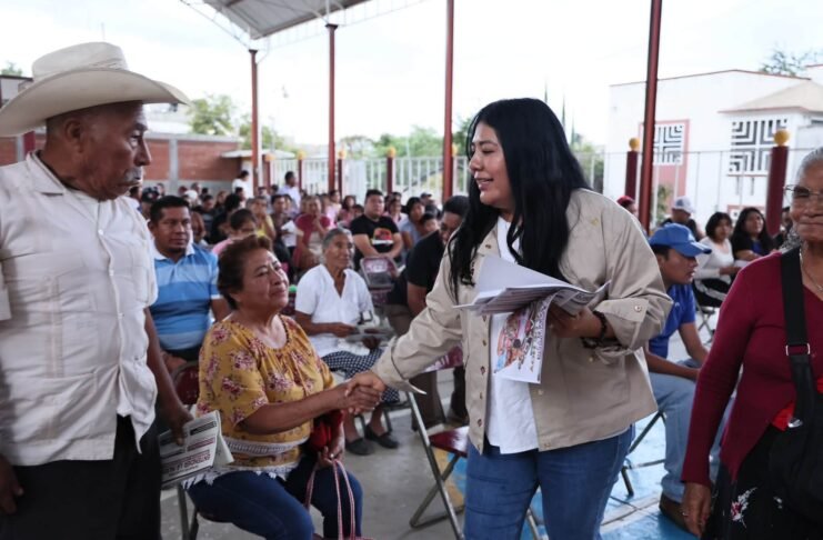 Acerca Tania Caballero la iniciativa de reforma constitucional a las familias de Xoxocotlán