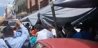 Se confrontan maestros y normalistas en el edificio de la Sección 22